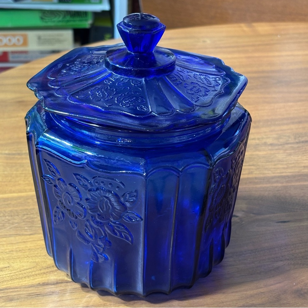 Vintage cobalt glass Mayfair / Open Rose cookie jar with lid, reproduction - Picture 2 of 10